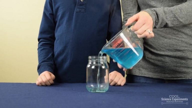 science experiment cloud in a jar